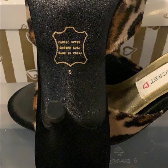 New in box VS leopard mules small - Picture 4 of 4
